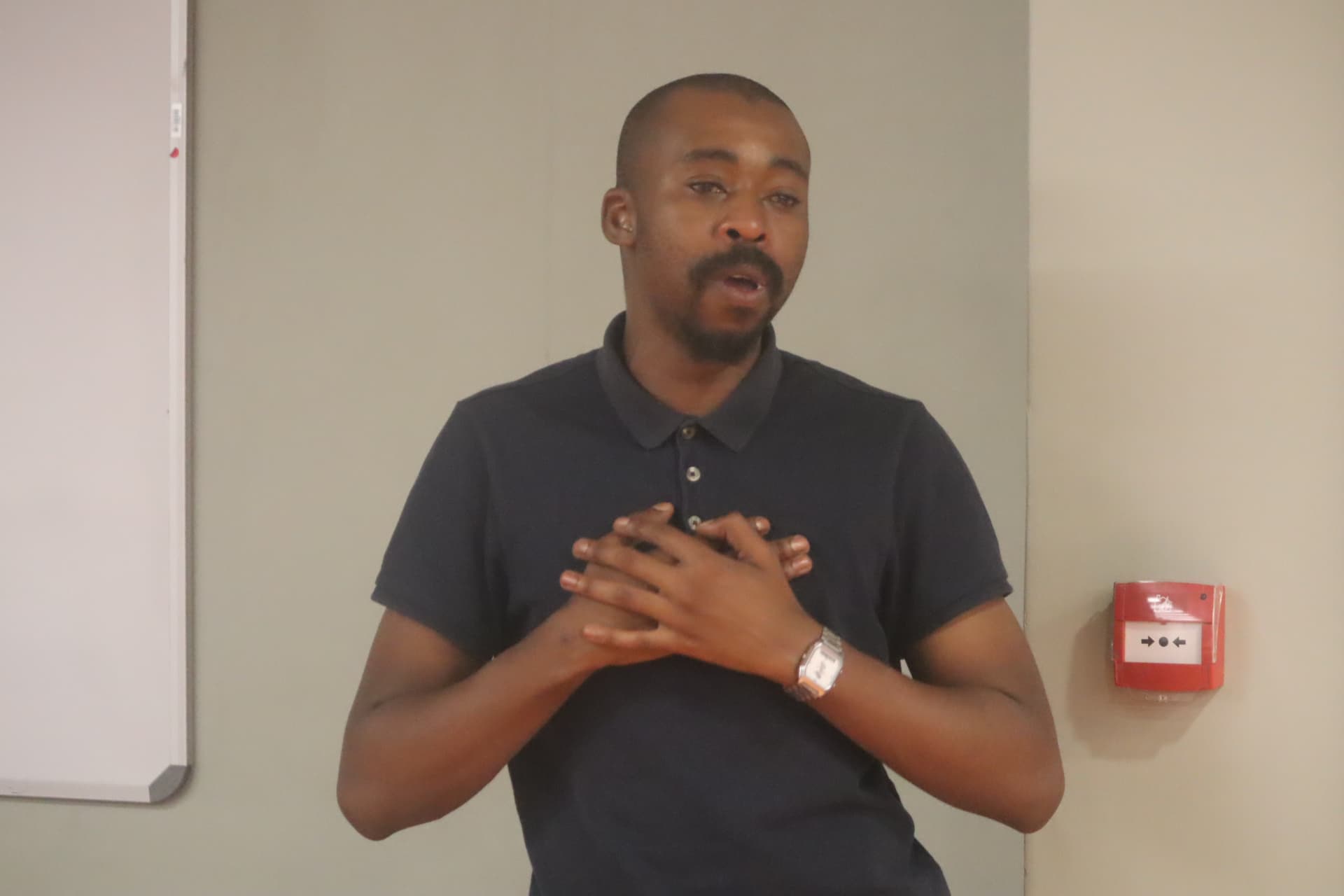 A facilitator speaking to participants during the Northern Cape hackathon